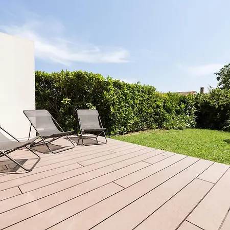 Rez De Jardin, Grande Terrasse Dans Avec Piscine Appartement