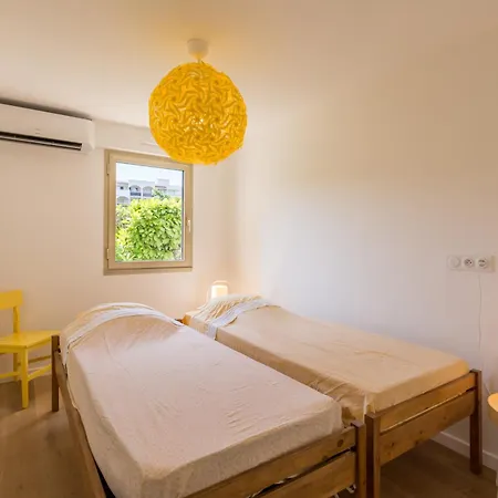 Rez De Jardin, Grande Terrasse Dans Avec Piscine * 昂蒂布