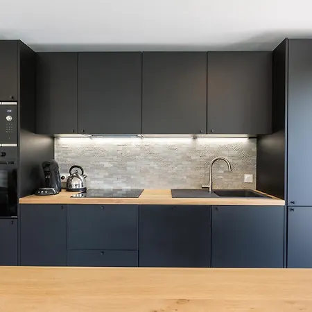 Apartment Rez De Jardin, Grande Terrasse Dans Avec Piscine