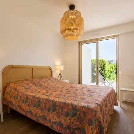 Rez De Jardin, Grande Terrasse Dans Avec Piscine 昂蒂布