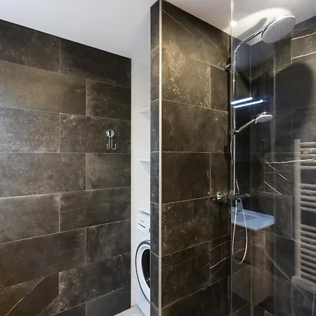 公寓 Rez De Jardin, Grande Terrasse Dans Avec Piscine 昂蒂布