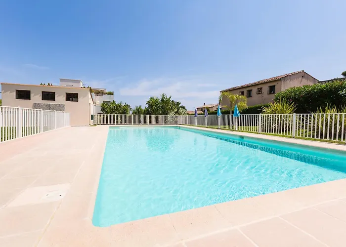 Rez De Jardin, Grande Terrasse Dans Avec Piscine Apartment *