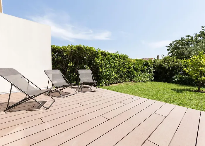 Rez De Jardin, Grande Terrasse Dans Avec Piscine Apartment